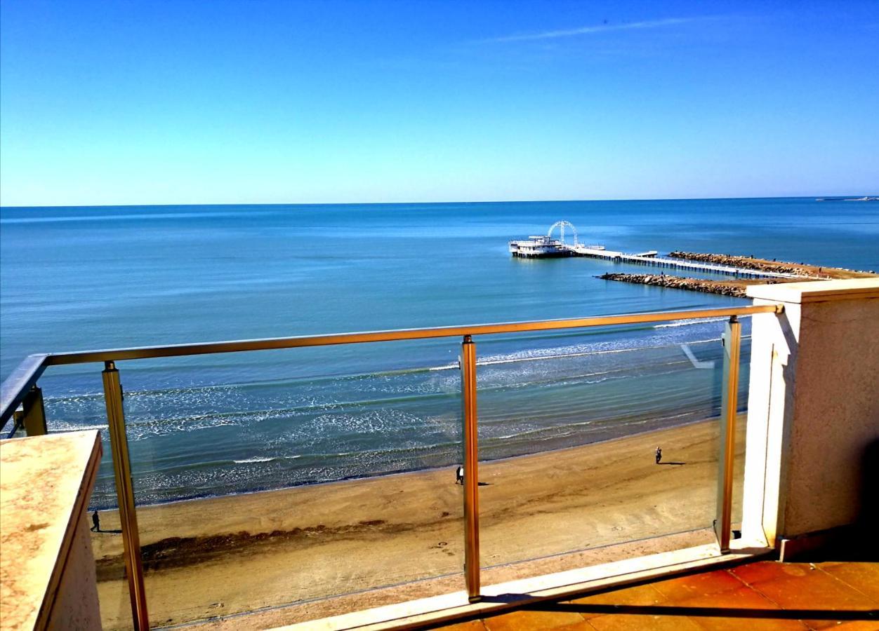 Turtle Apartment Durres Bagian luar foto