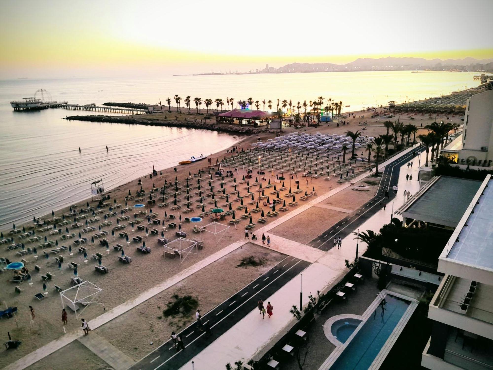 Turtle Apartment Durres Bagian luar foto